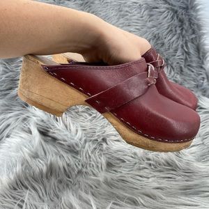 70s Vintage Holie Leather Wooden Slip On Chunky Clogs Size 8 Red Tan Mule Retro